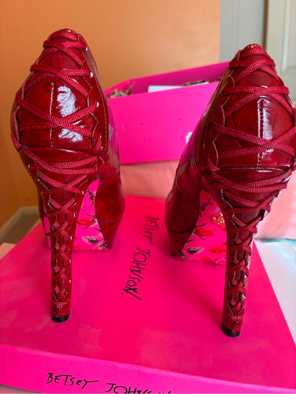 Betsy Johnson red Dita platform corset pumps s7 almost new worn 1x 👠👠 - Picture 3 of 11
